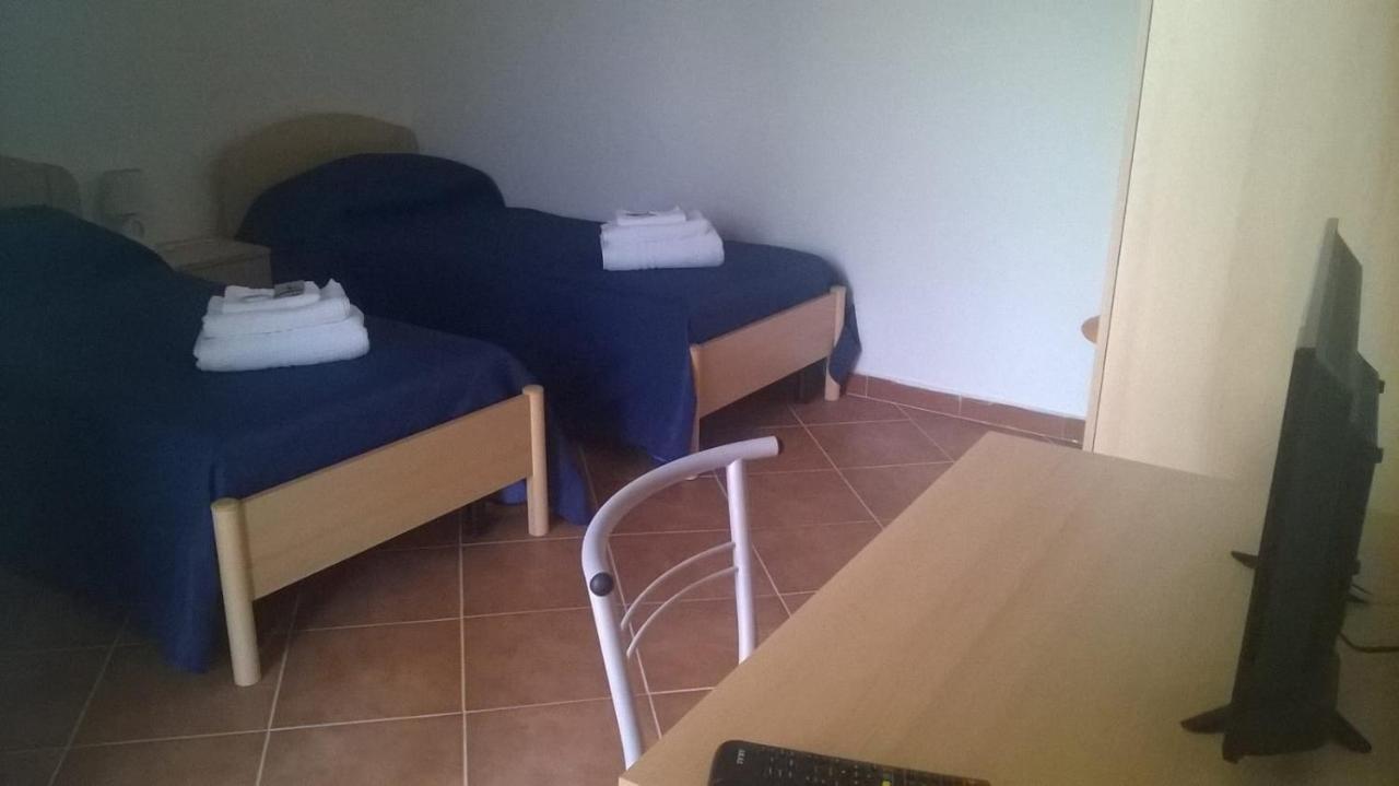 Hotel Bena E Traes Laerru エクステリア 写真