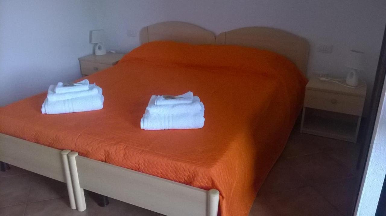 Hotel Bena E Traes Laerru エクステリア 写真