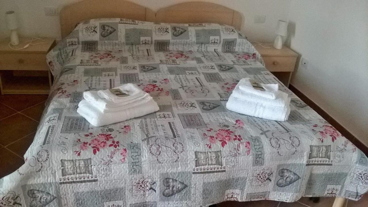 Hotel Bena E Traes Laerru エクステリア 写真
